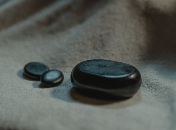 Masáž lávovými kameny (hot stones) v Sumai Spa Turnov